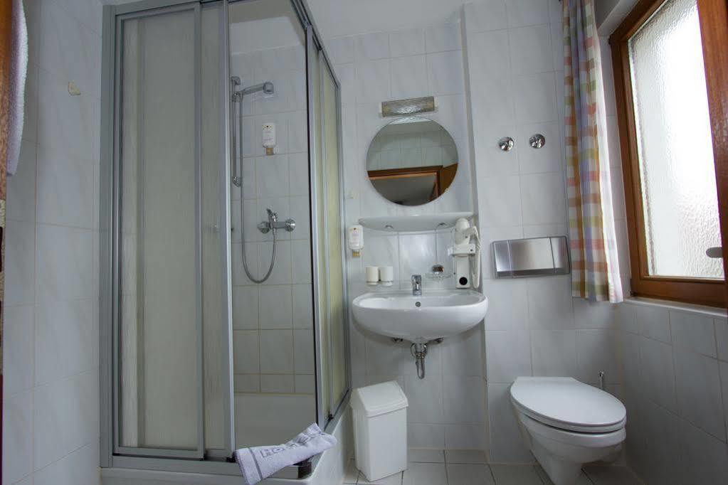 Hotel Sonnenkeller Ной-Ульм Екстер'єр фото